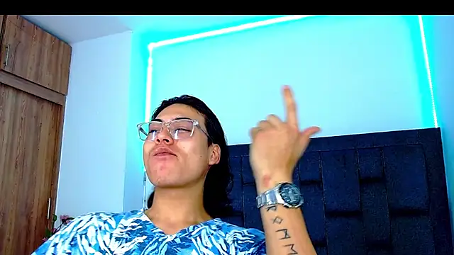 Snapshot of dirty_model chatting on October 1, 8:35 pm dirty model online show from October 1, 8:35 pm