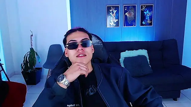 Snapshot of dirty_model chatting on October 9, 12:44 am dirty model online show from October 9, 12:44 am