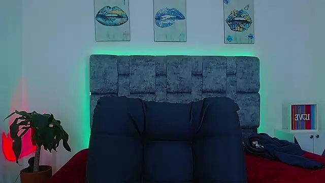 Snapshot of dirty_model chatting on October 8, 3:19 am dirty model online show from October 8, 3:19 am