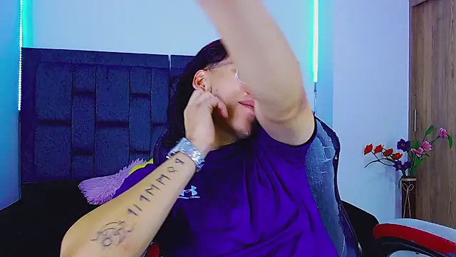 Snapshot of dirty_model chatting on October 17, 4:05 am dirty model online show from October 17, 4:05 am