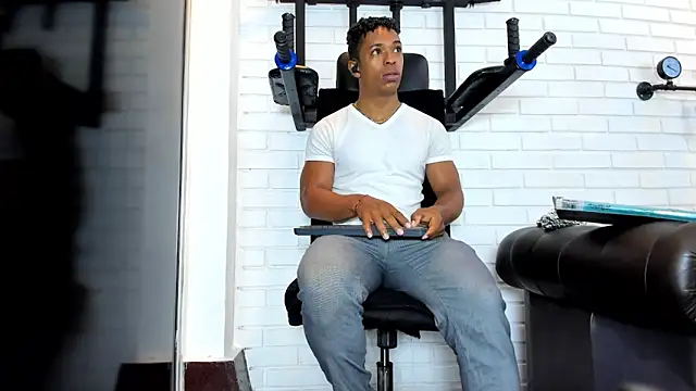 ItaloMoore online show from February 26, 11:54 am