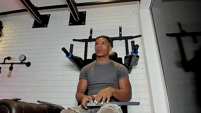 ItaloMoore online show from October 17, 11:34 am