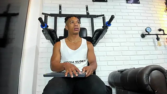 ItaloMoore online show from April 19, 12:17 pm