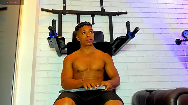 ItaloMoore online show from March 8, 11:13 am