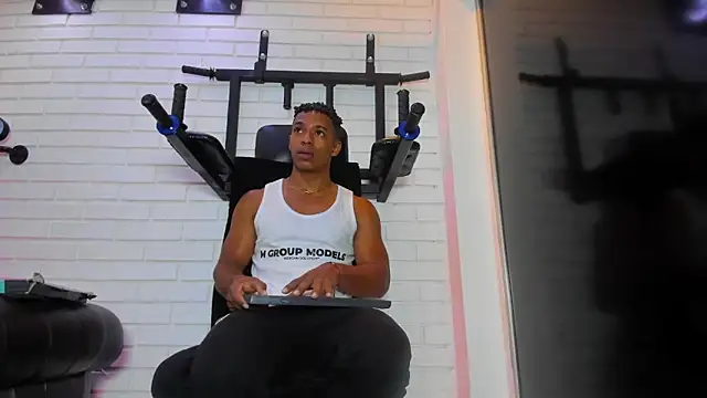 ItaloMoore online show from December 2, 11:45 am