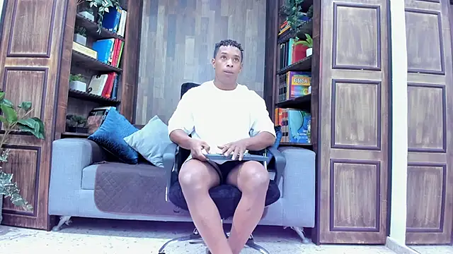 ItaloMoore online show from September 20, 1:05 pm