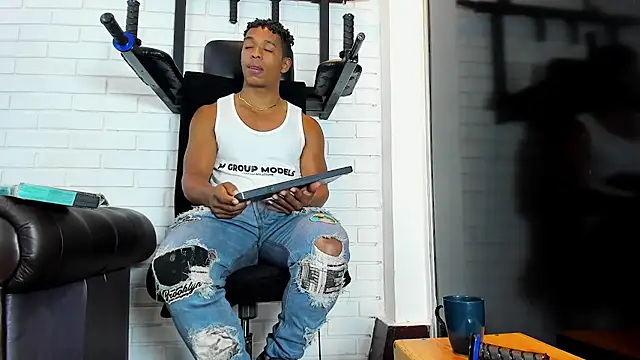 ItaloMoore online show from January 18, 11:24 am