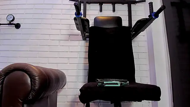 ItaloMoore online show from October 24, 11:20 am