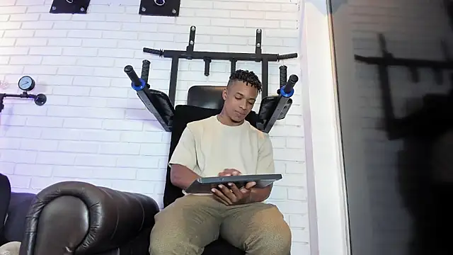 ItaloMoore online show from February 13, 3:34 pm