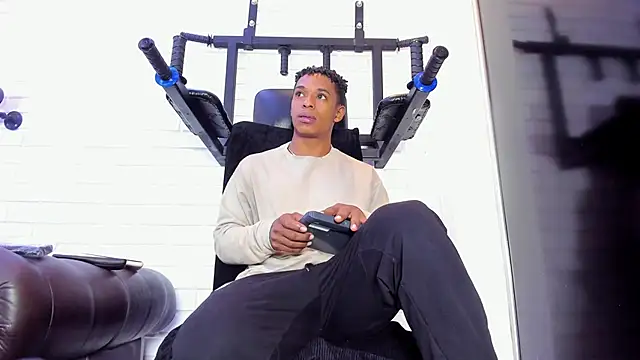 ItaloMoore online show from November 10, 11:48 am