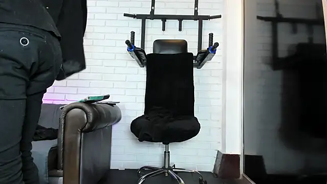 ItaloMoore online show from March 15, 11:50 am