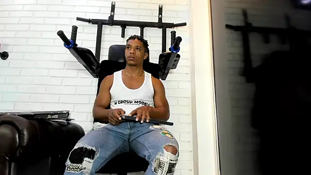 ItaloMoore online show from December 22, 11:32 am