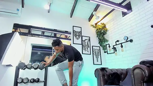 ItaloMoore online show from December 15, 11:27 am