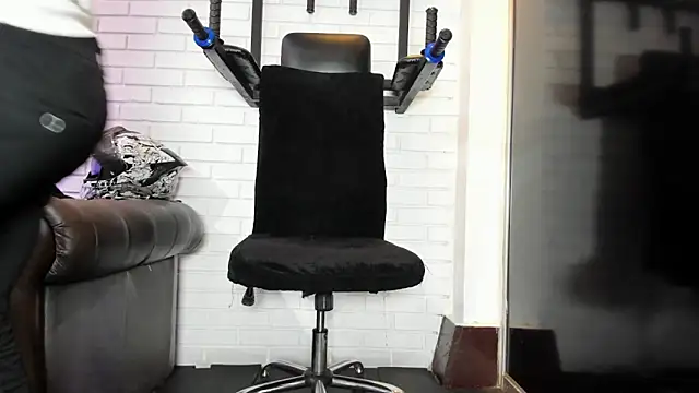 ItaloMoore online show from March 11, 11:26 am