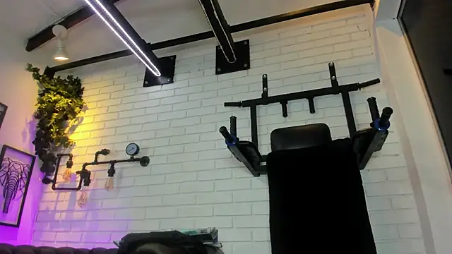 ItaloMoore online show from March 12, 11:14 am