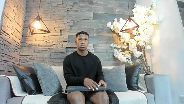 ItaloMoore online show from October 1, 11:47 am