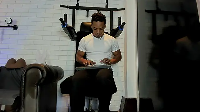 ItaloMoore online show from October 9, 11:22 am