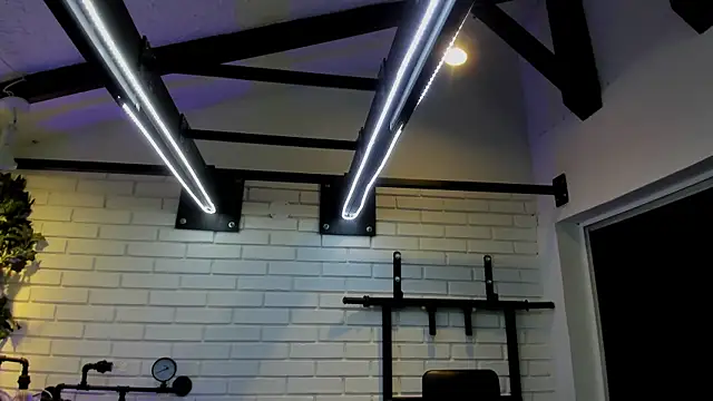 ItaloMoore online show from October 25, 11:53 am