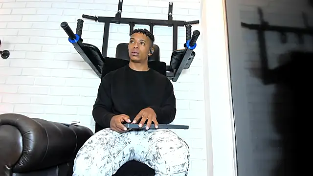 ItaloMoore online show from February 14, 11:54 am