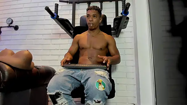 ItaloMoore online show from October 26, 1:55 pm