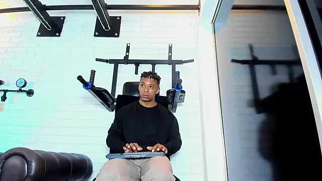 ItaloMoore online show from December 16, 12:09 pm