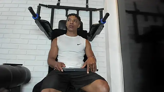 ItaloMoore online show from March 19, 12:05 pm