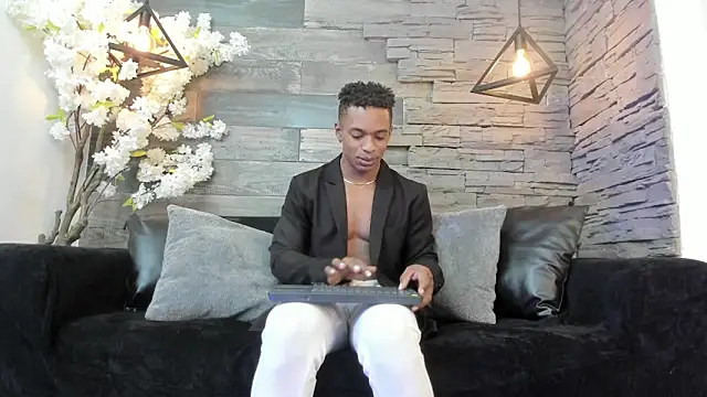 ItaloMoore online show from October 4, 12:07 pm