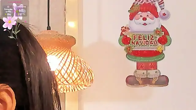 Snapshot of VioletHilton chatting on December 17, 8:14 pm VioletHilton online show from December 17, 8:14 pm