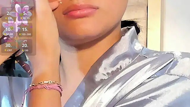 Snapshot of VioletHilton chatting on October 28, 6:40 pm VioletHilton online show from October 28, 6:40 pm