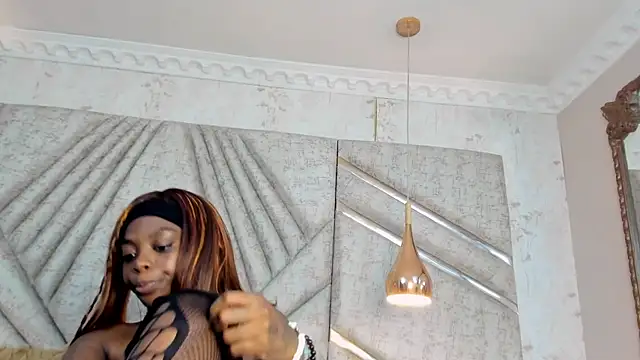 Snapshot of OliviaGarciaa chatting on October 3, 6:48 am OliviaGarciaa online show from October 3, 6:48 am