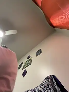 Snapshot of adamdamn chatting on February 5, 7:43 pm adamdamn online show from February 5, 7:43 pm