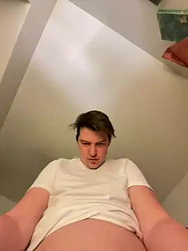 Snapshot of adamdamn chatting on March 17, 9:51 pm adamdamn online show from March 17, 9:51 pm