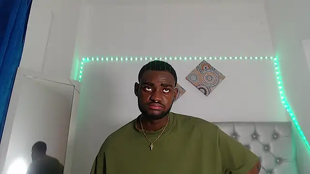 Snapshot of eebony_stallion chatting on January 9, 7:32 pm eebony stallion online show from January 9, 7:32 pm