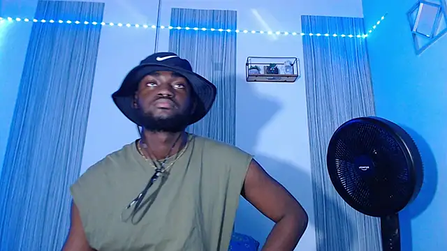 Snapshot of eebony_stallion chatting on February 13, 11:38 pm eebony stallion online show from February 13, 11:38 pm