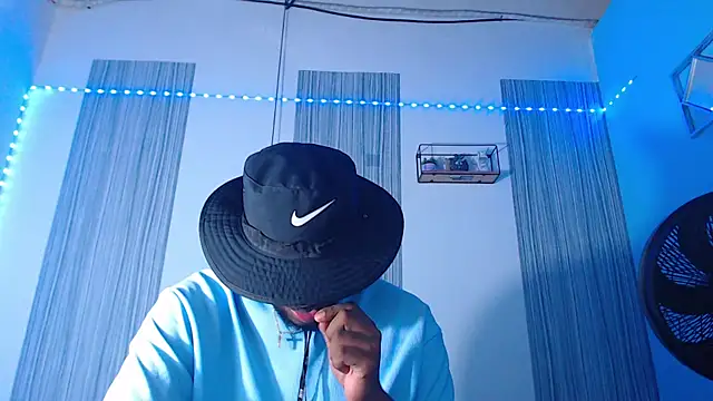 Snapshot of eebony_stallion chatting on February 7, 3:14 am eebony stallion online show from February 7, 3:14 am