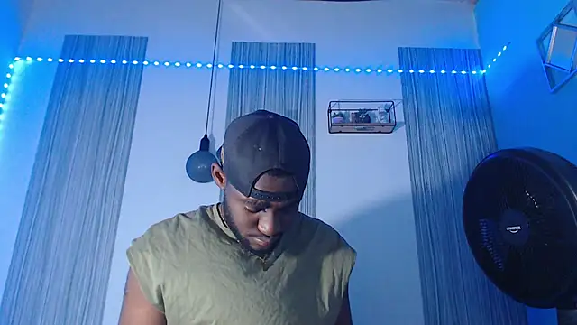 Snapshot of eebony_stallion chatting on February 10, 3:16 am eebony stallion online show from February 10, 3:16 am