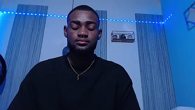 Snapshot of eebony_stallion chatting on October 17, 3:21 am eebony stallion online show from October 17, 3:21 am