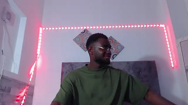 Snapshot of eebony_stallion chatting on July 17, 11:29 am eebony stallion online show from July 17, 11:29 am