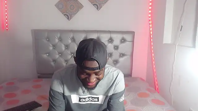 Snapshot of eebony_stallion chatting on December 21, 3:08 am eebony stallion online show from December 21, 3:08 am