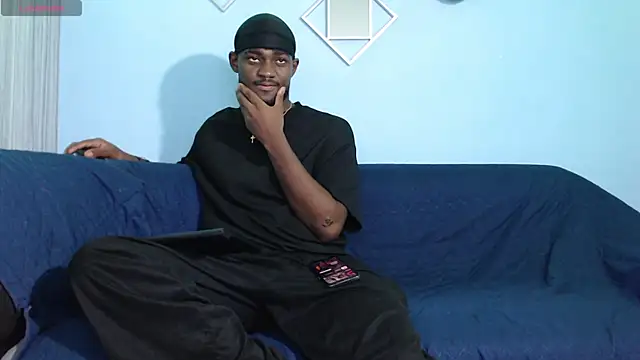 Snapshot of eebony_stallion chatting on May 21, 11:24 pm eebony stallion online show from May 21, 11:24 pm