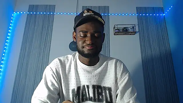 Snapshot of eebony_stallion chatting on February 2, 6:29 pm eebony stallion online show from February 2, 6:29 pm