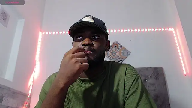 Snapshot of eebony_stallion chatting on July 6, 3:02 am eebony stallion online show from July 6, 3:02 am