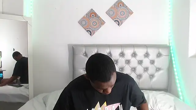 Snapshot of eebony_stallion chatting on January 5, 6:22 pm eebony stallion online show from January 5, 6:22 pm