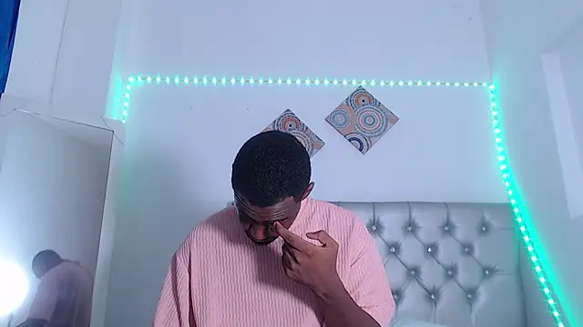 Snapshot of eebony_stallion chatting on January 7, 6:35 pm eebony stallion online show from January 7, 6:35 pm