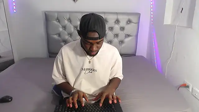 eebony stallion online show from November 11, 6:14 pm