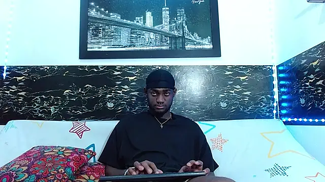 Snapshot of eebony_stallion chatting on October 1, 3:11 am eebony stallion online show from October 1, 3:11 am