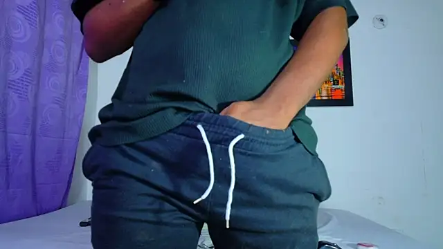 Snapshot of eebony_stallion chatting on July 1, 11:32 am eebony stallion online show from July 1, 11:32 am