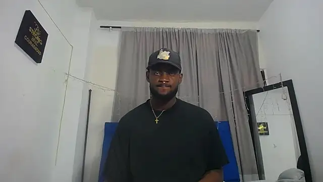 Snapshot of eebony_stallion chatting on May 8, 11:36 am eebony stallion online show from May 8, 11:36 am