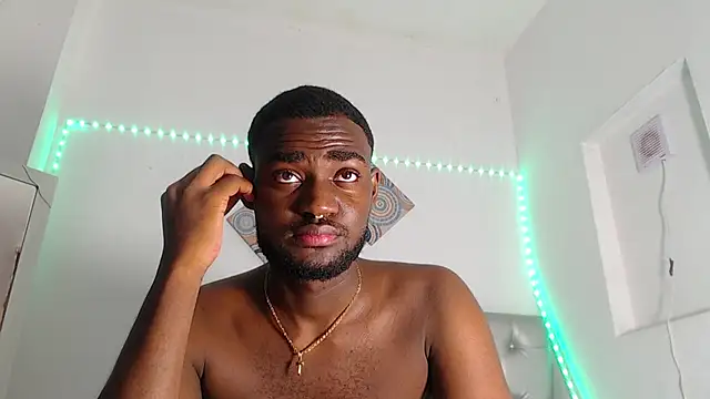 Snapshot of eebony_stallion chatting on January 6, 6:28 am eebony stallion online show from January 6, 6:28 am