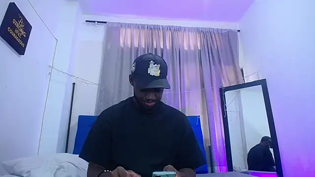 Snapshot of eebony_stallion chatting on June 2, 7:36 pm eebony stallion online show from June 2, 7:36 pm